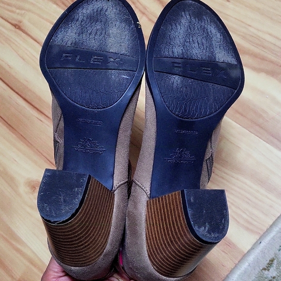 Tan Block heel Lifestride women's Jezebel Micro Suede Ankle boots. US 8 1/2 M - Picture 7 of 7